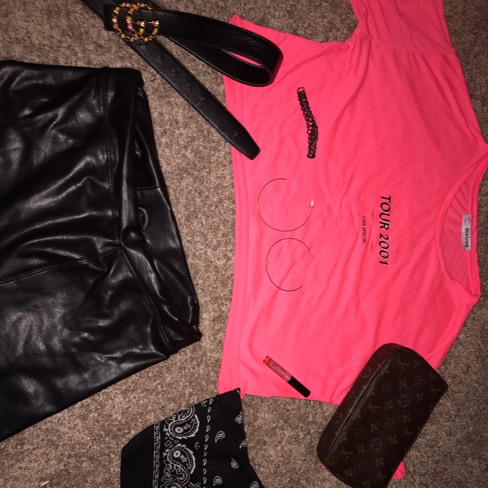 TOUR 2001 EUROPE NEON PINK CROP TOP